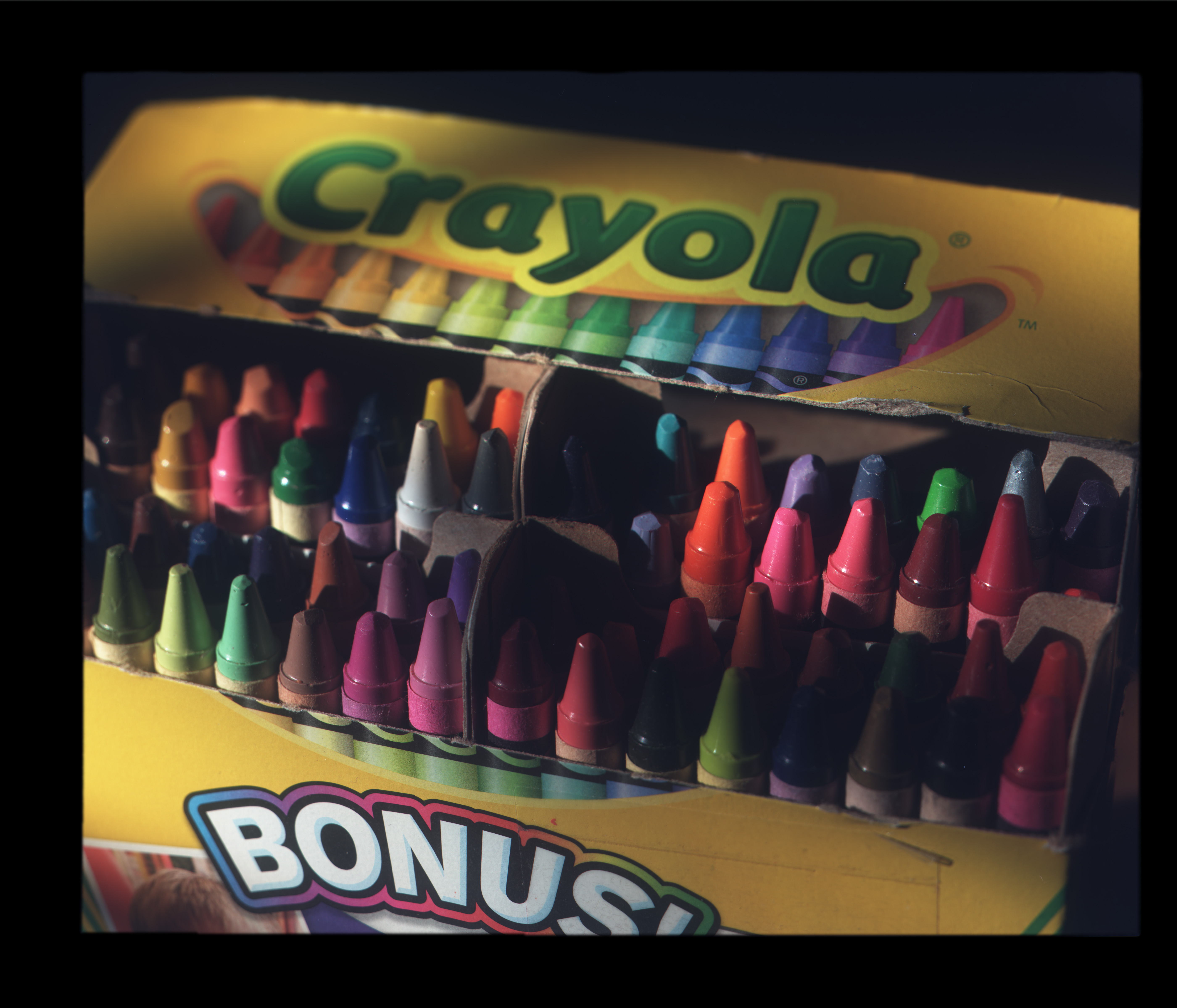 004665-Crayons-Color-sRGB.jpg